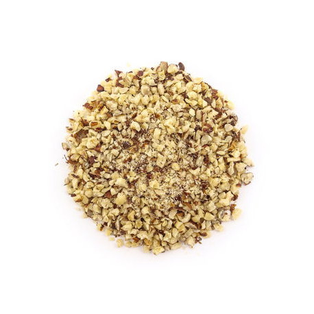 kousky lískových oříšků 2–4 mm