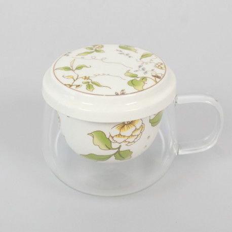 Skleněný hrnek s porcelánovým likérem